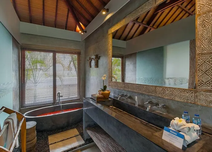 Villa Lavish 5 Bed, Sleeps 10, Butler, Daily Breakfast *
