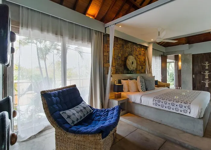 Villa Lavish 5 Bed, Sleeps 10, Butler, Daily Breakfast *