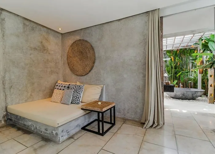 Lavish 5 Bed, Sleeps 10, Butler, Daily Breakfast