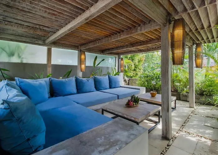 Lavish 5 Bed, Sleeps 10, Butler, Daily Breakfast Villa