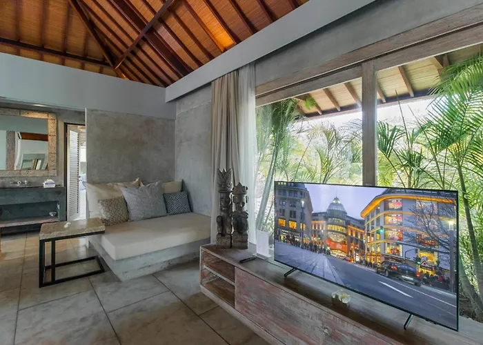 Lavish 5 Bed, Sleeps 10, Butler, Daily Breakfast *