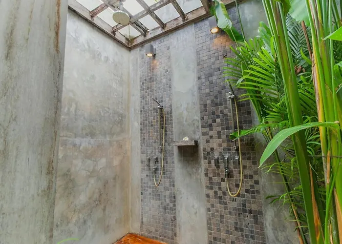 Lavish 5 Bed, Sleeps 10, Butler, Daily Breakfast