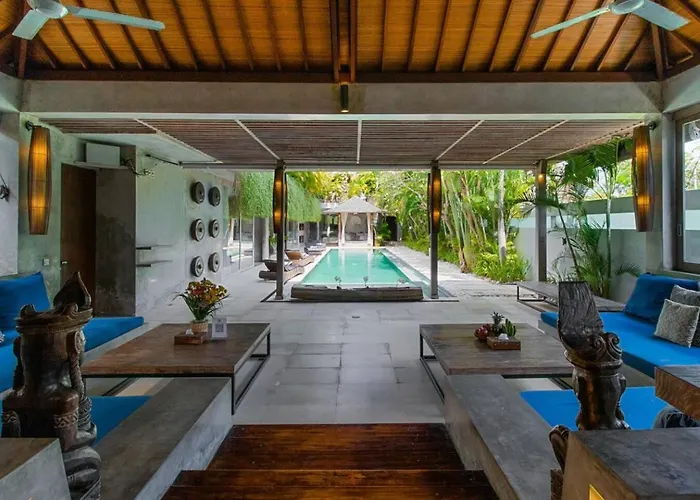 Lavish 5 Bed, Sleeps 10, Butler, Daily Breakfast Villa *
