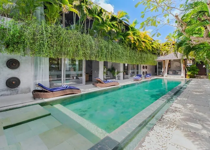 Lavish 5 Bed, Sleeps 10, Butler, Daily Breakfast * Canggu (Bali)