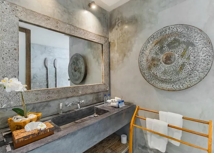 Lavish 5 Bed, Sleeps 10, Butler, Daily Breakfast Villa *