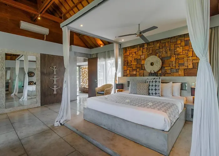 Lavish 5 Bed, Sleeps 10, Butler, Daily Breakfast Canggu (Bali)