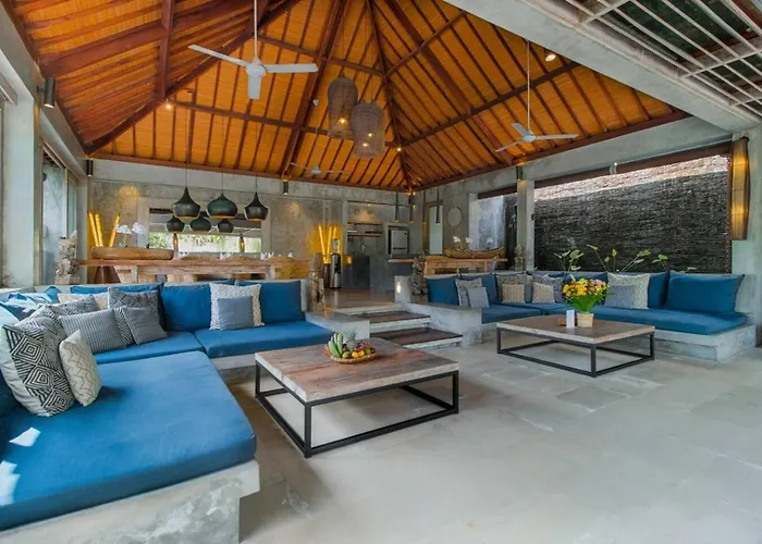 Lavish 5 Bed, Sleeps 10, Butler, Daily Breakfast