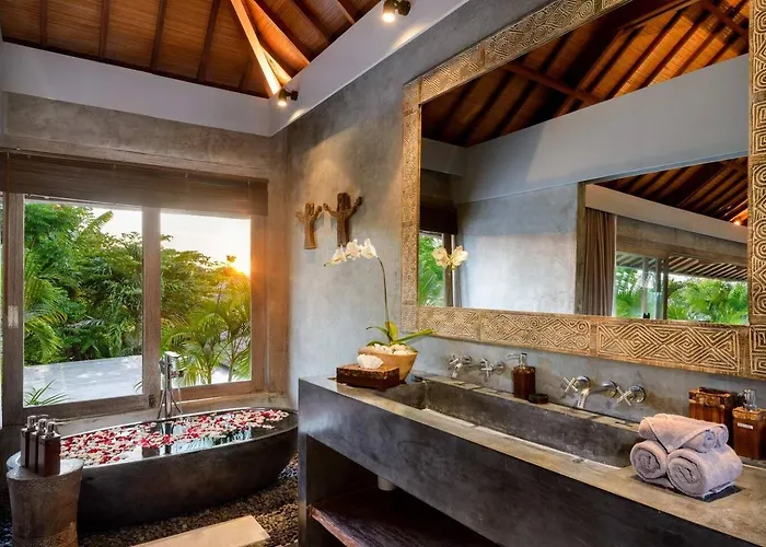 Villa Lavish 5 Bed, Sleeps 10, Butler, Daily Breakfast