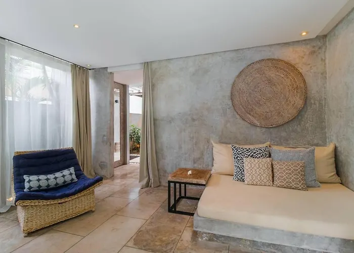 Lavish 5 Bed, Sleeps 10, Butler, Daily Breakfast *