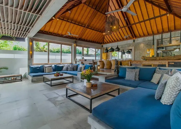 Lavish 5 Bed, Sleeps 10, Butler, Daily Breakfast Villa