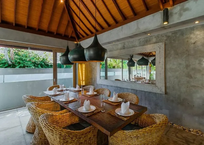 Lavish 5 Bed, Sleeps 10, Butler, Daily Breakfast Villa *
