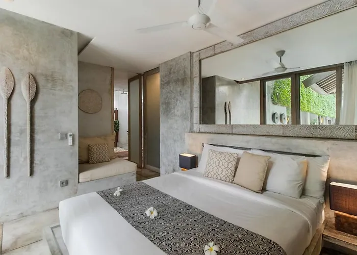 Villa Lavish 5 Bed, Sleeps 10, Butler, Daily Breakfast