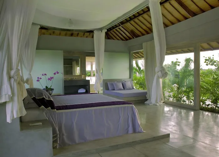 Lavish 5 Bed, Sleeps 10, Butler, Daily Breakfast Canggu (Bali)